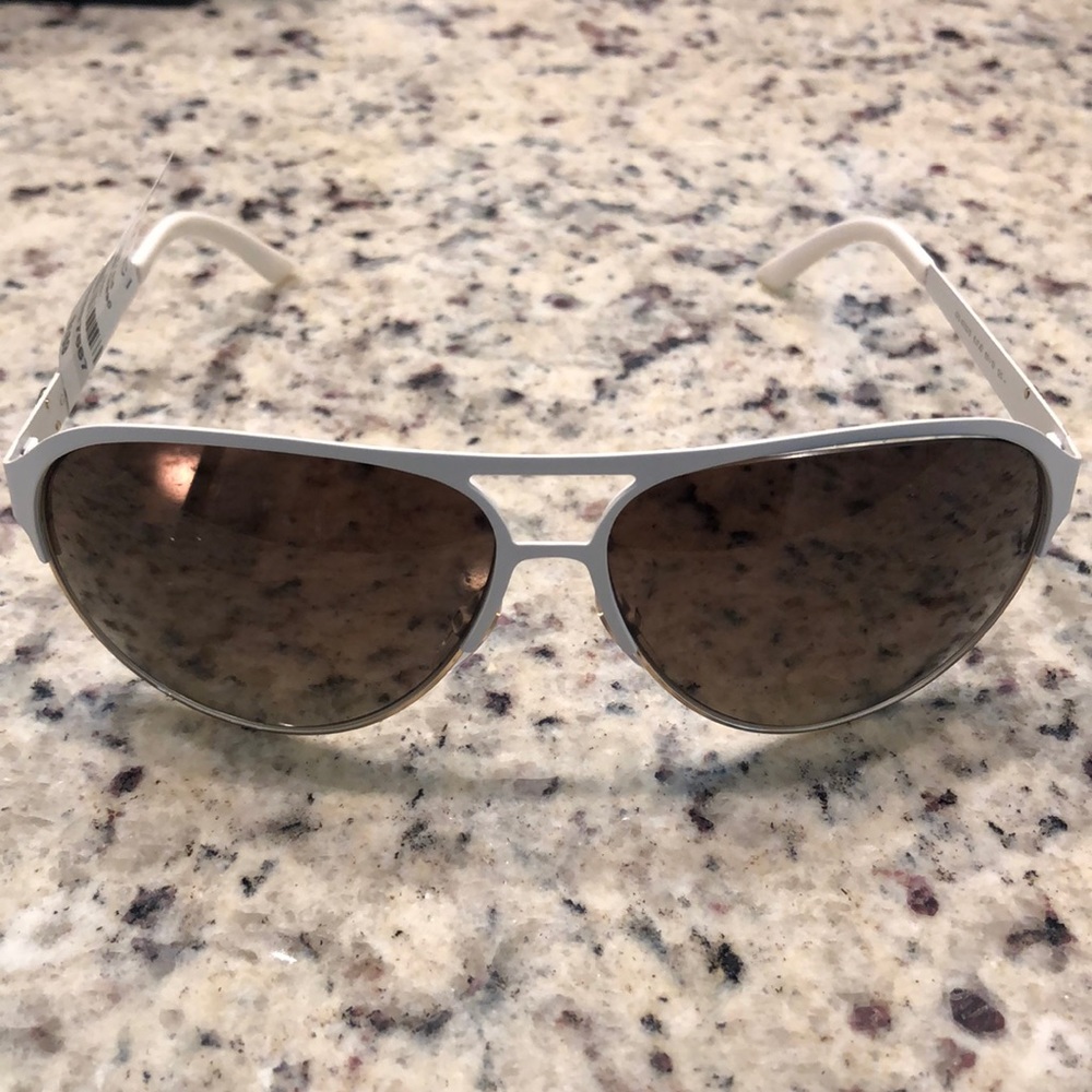 100% AUTH White Gucci GG Sunglasses w/Case